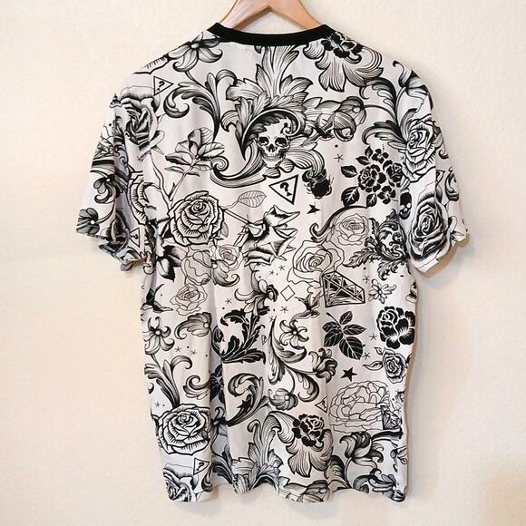 Guess black and white skull and roses short sleeve shirt all over print - Picture 2 of 5